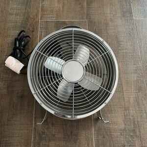 NWT Metal Electric Small Personal Fan Table Fan Office Kitchen Silver/Gray 25W